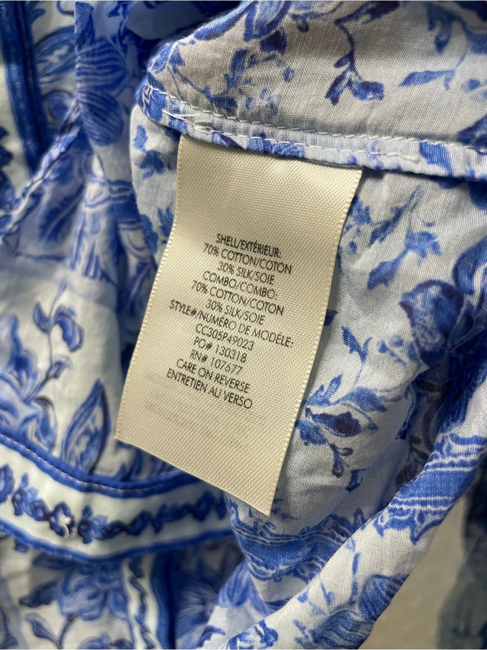 Alice + Olivia Blue And White Ilan Title Print Cotton And Silk Blouse - Picture 7 of 8